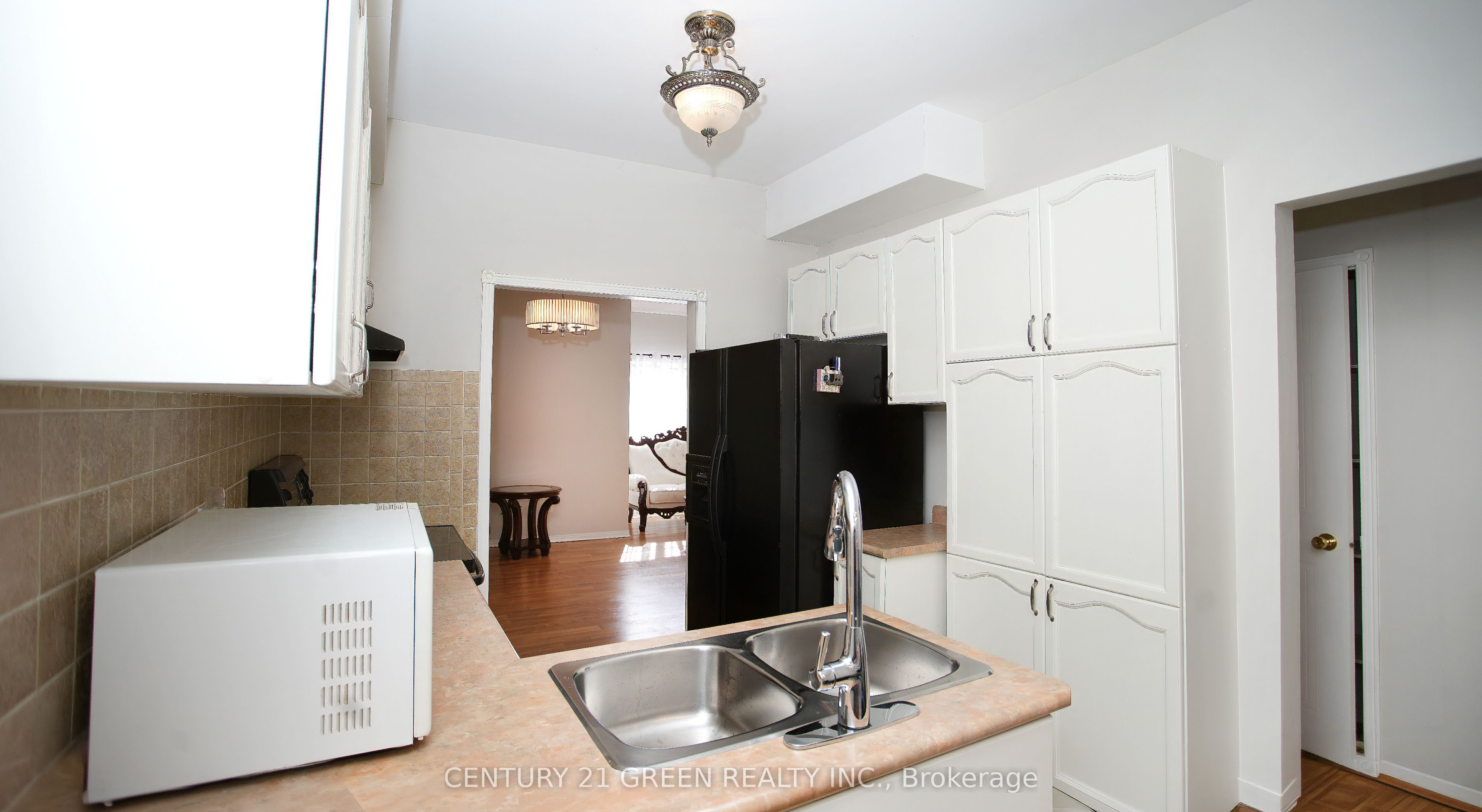 836 Avocado Crescent Property Photo 8