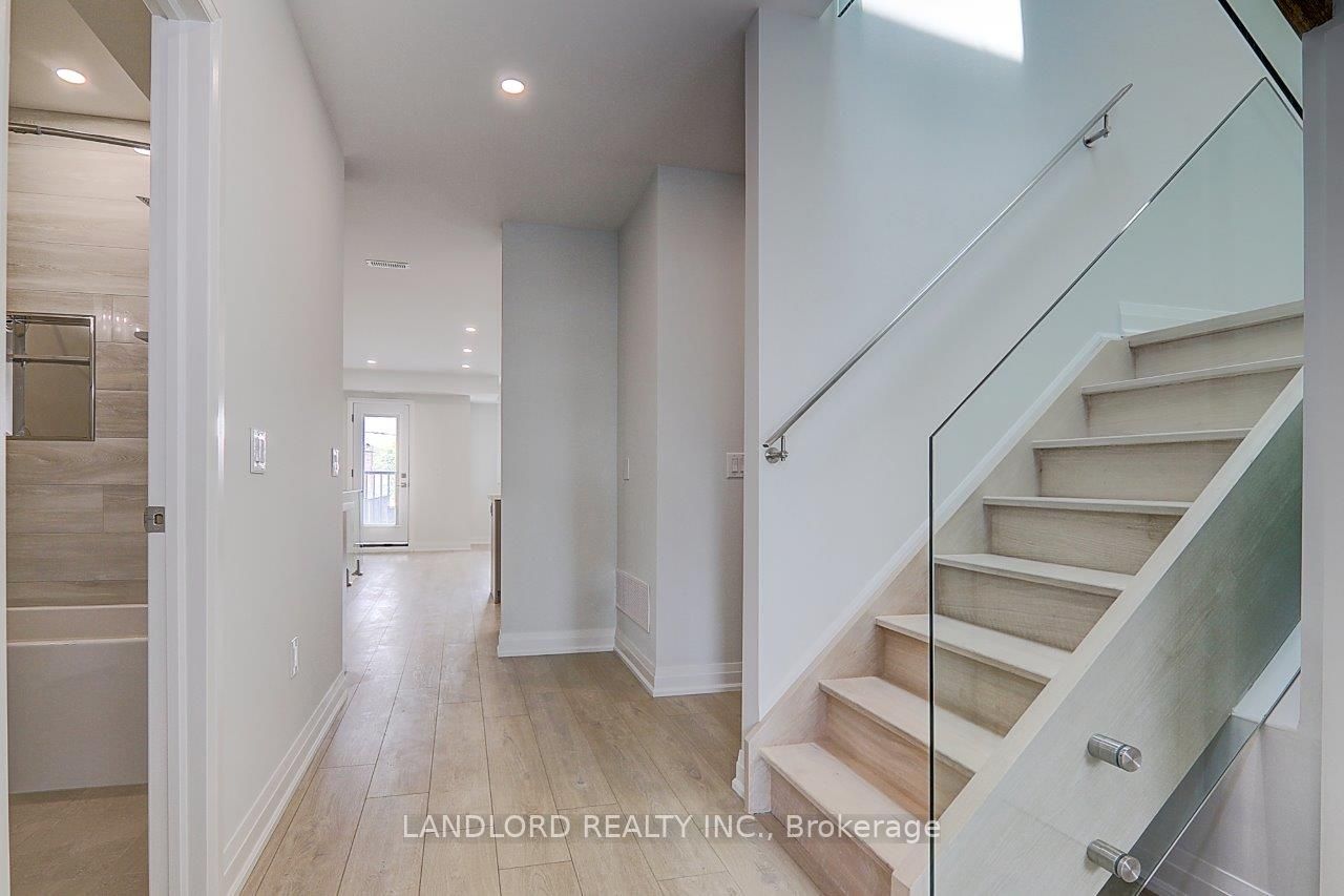 115 Livingstone Avenue Upper Property Photo 28