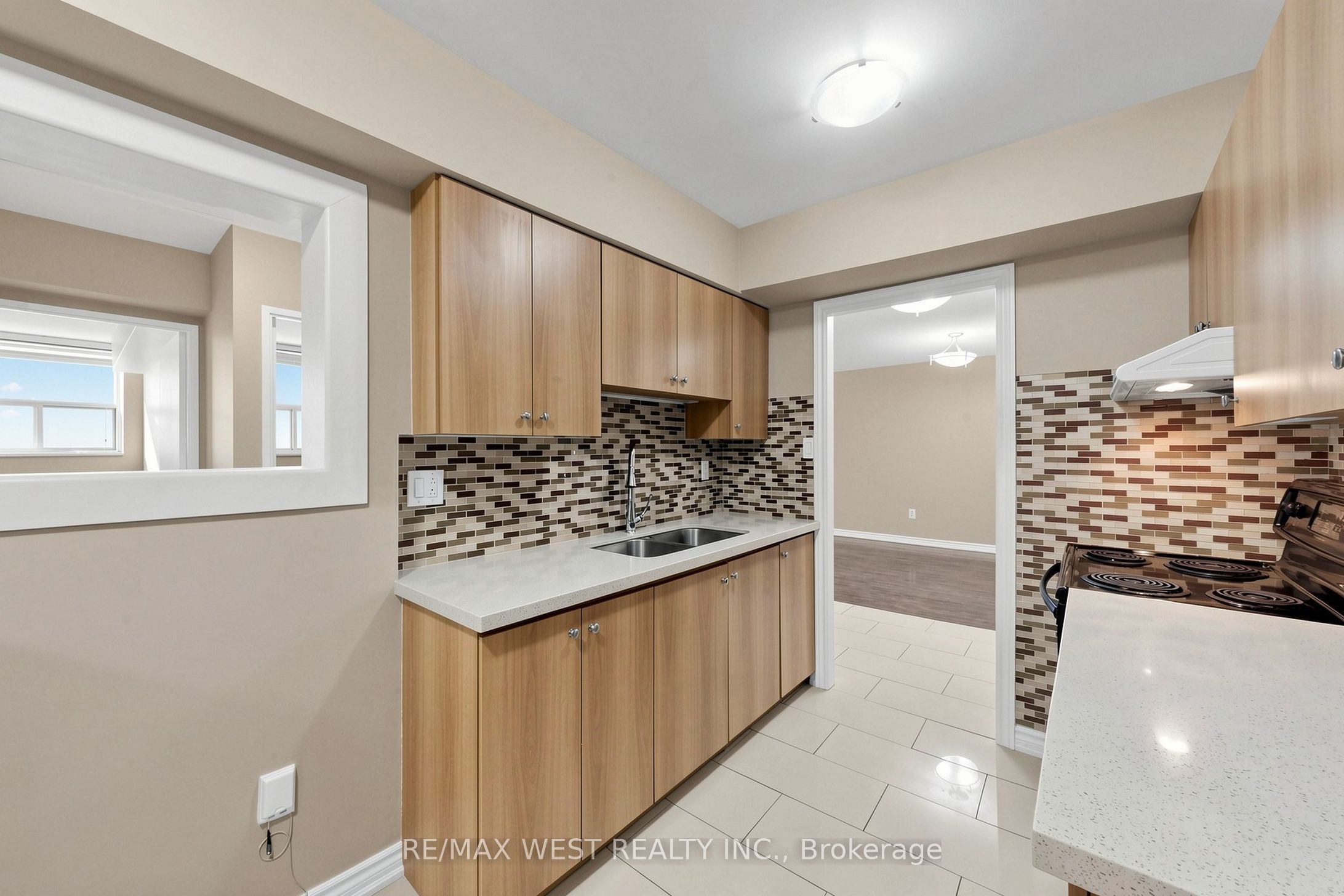 370 Dixon Road 102 Property Photo 5