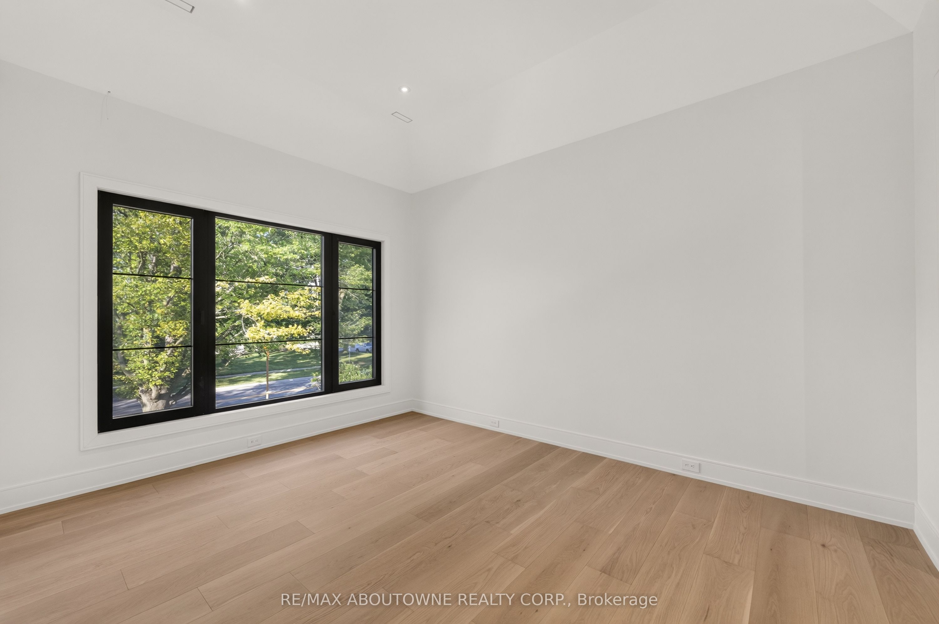 146 Third Line Property Photo 33