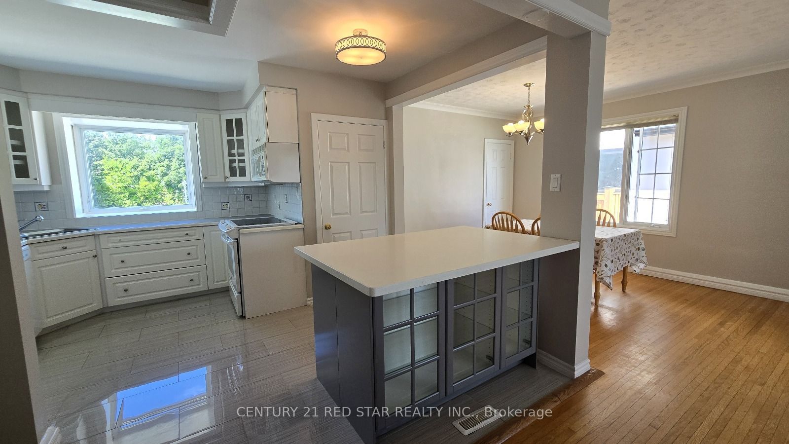 235 Mary Street Property Photo 5