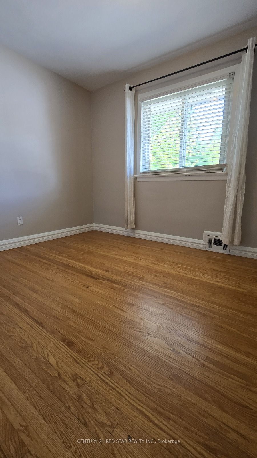 235 Mary Street Property Photo 8