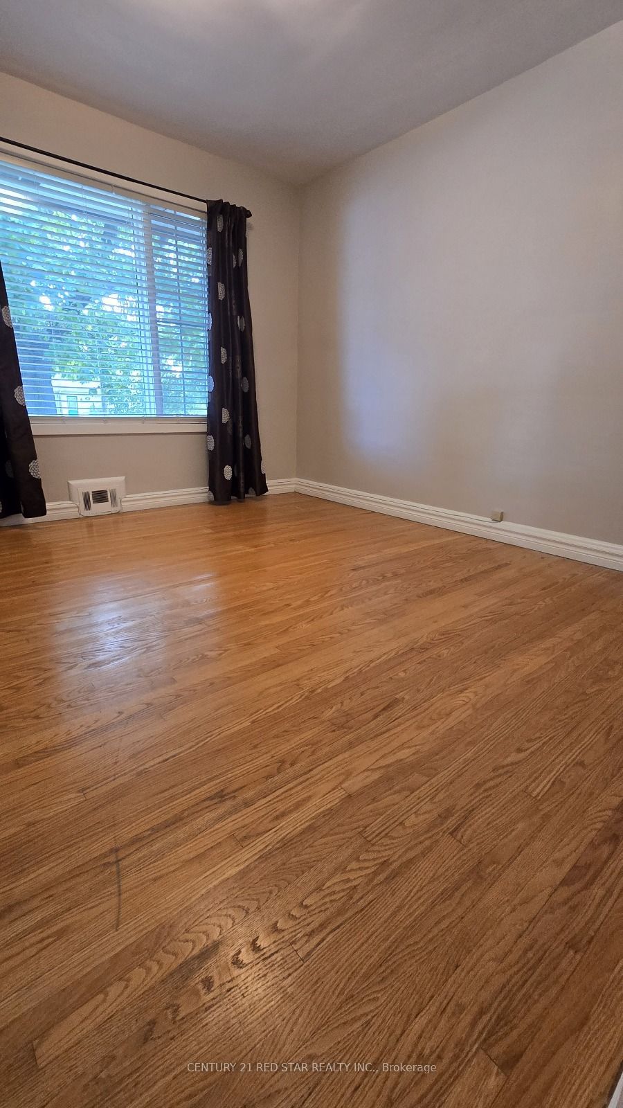235 Mary Street Property Photo 9