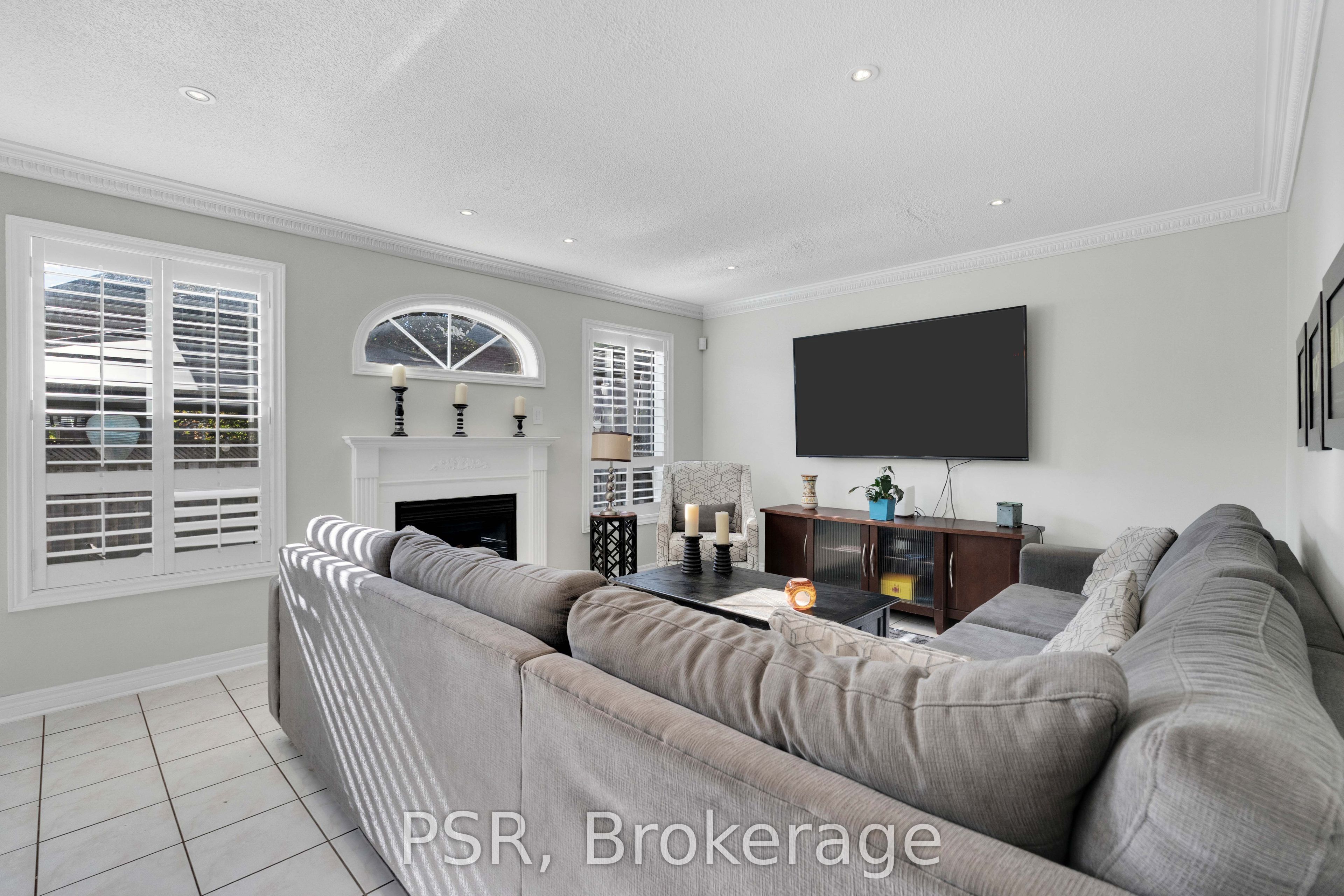 10 Baccarat Crescent Property Photo 8