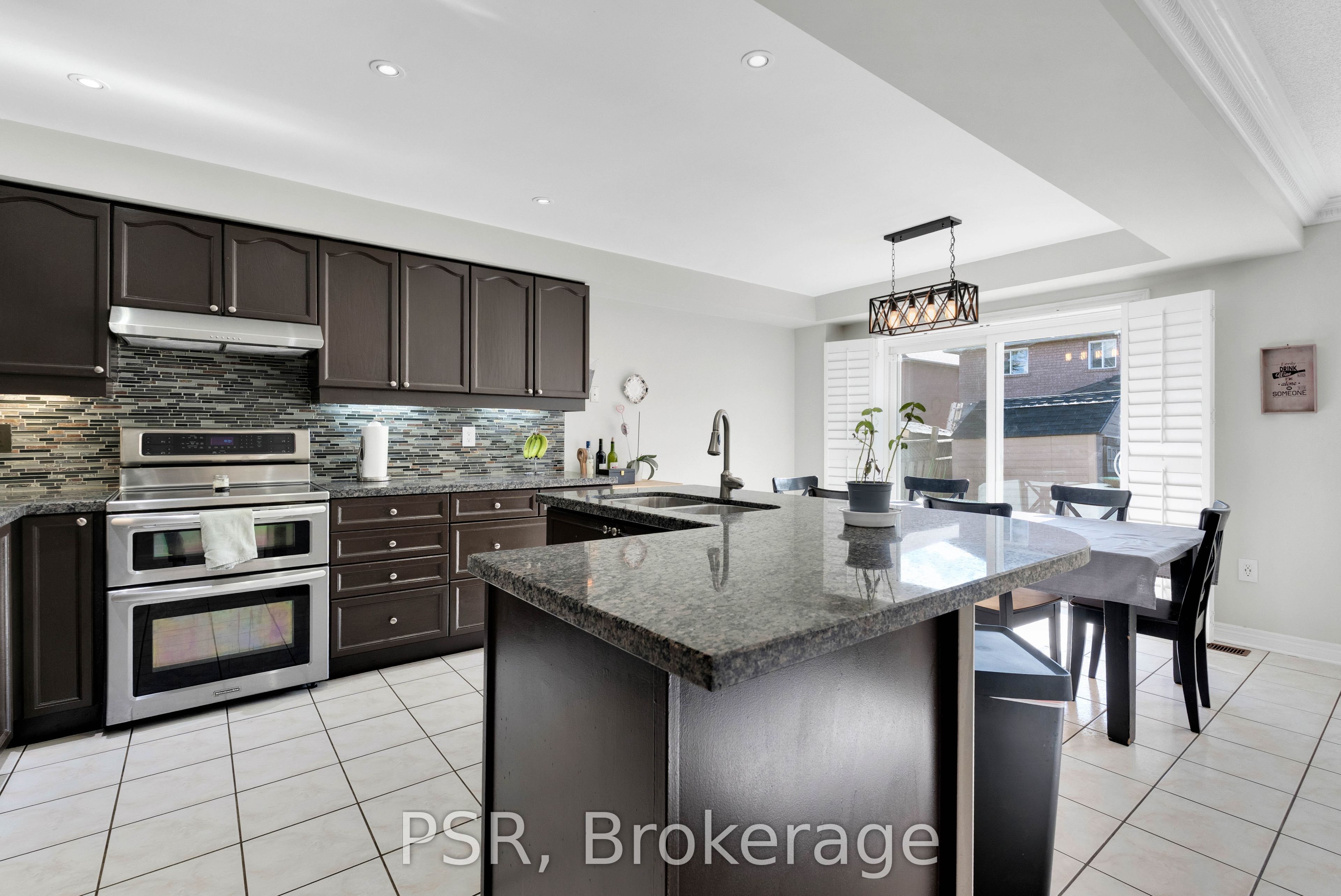 10 Baccarat Crescent Property Photo 12