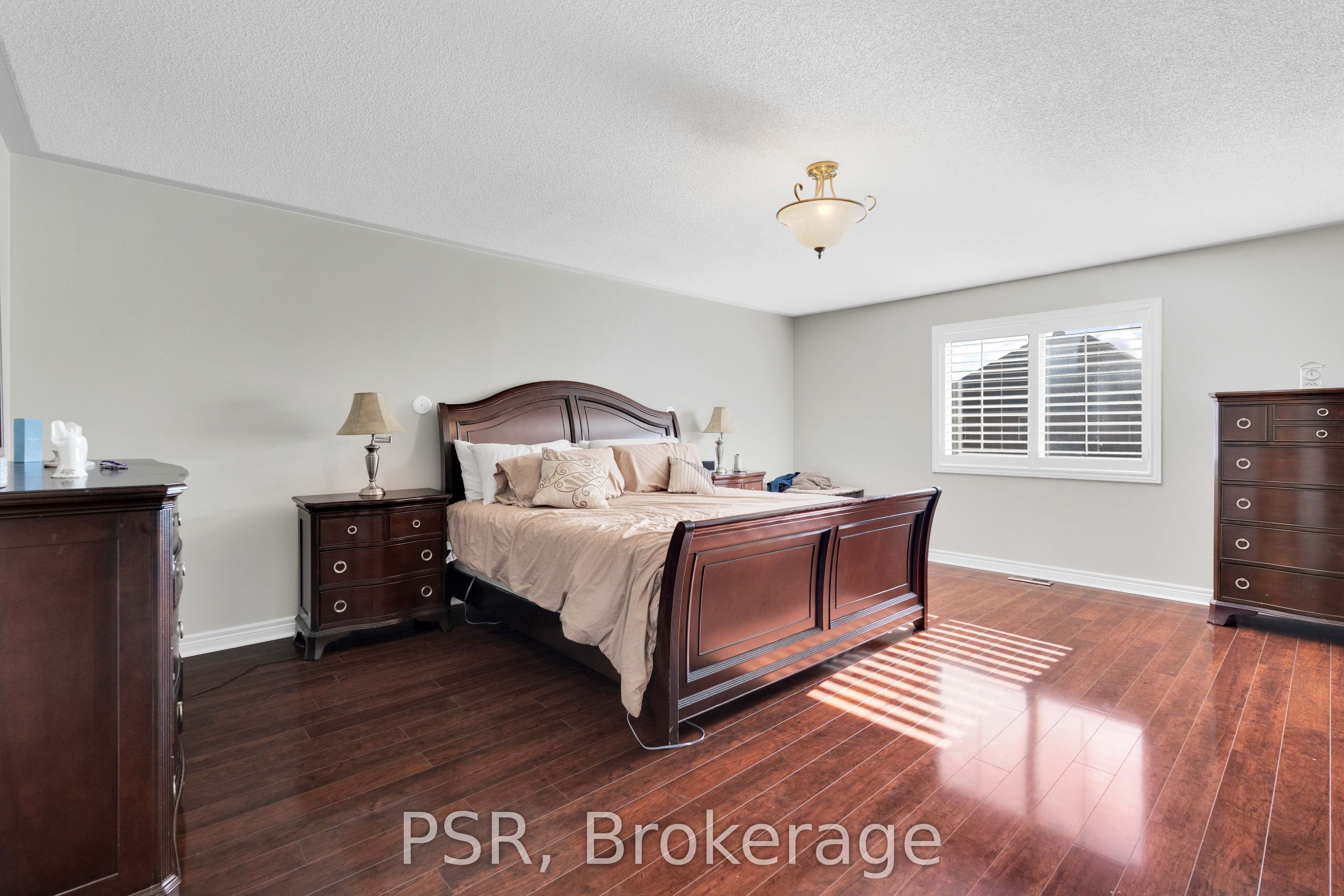 10 Baccarat Crescent Property Photo 23