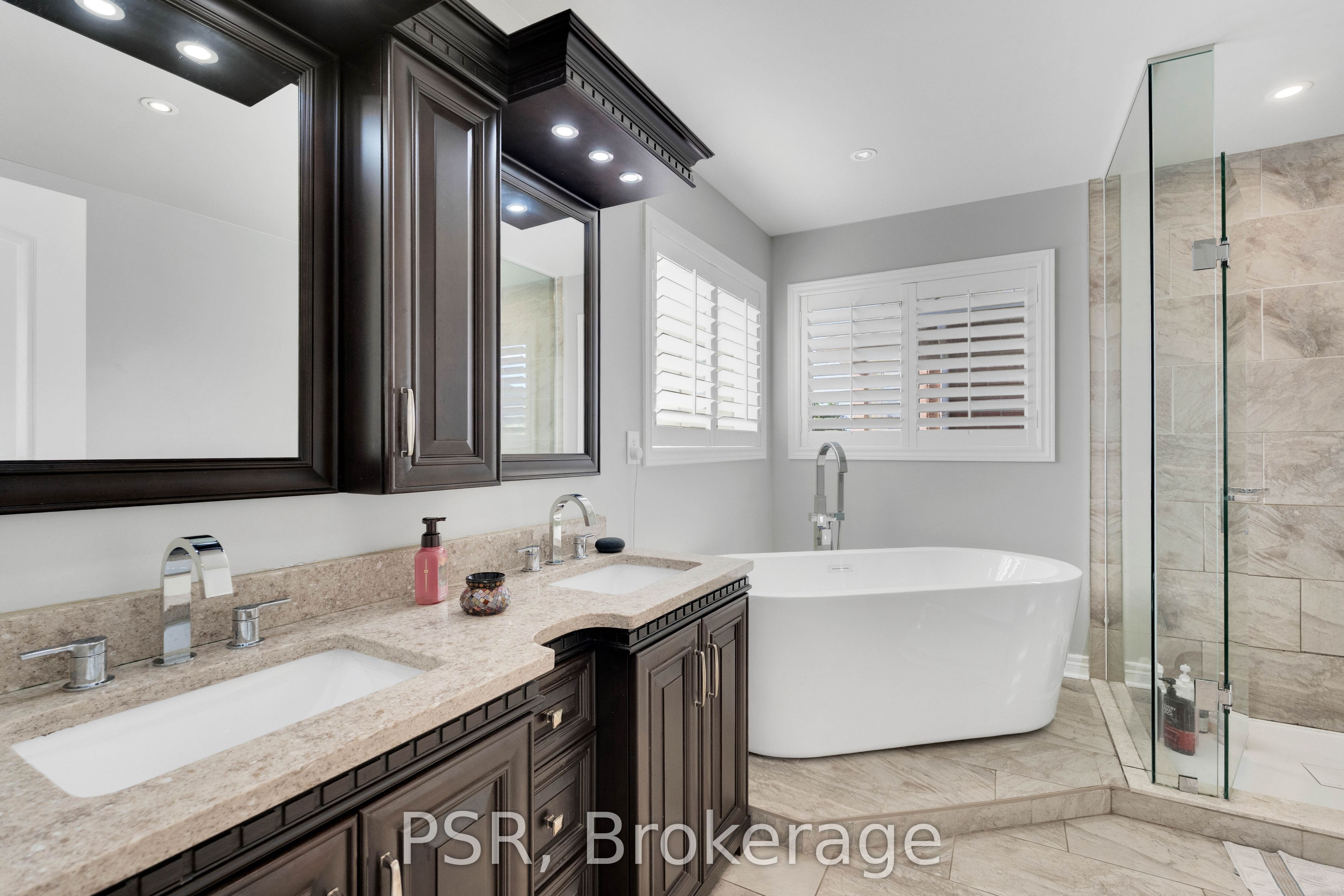 10 Baccarat Crescent Property Photo 25