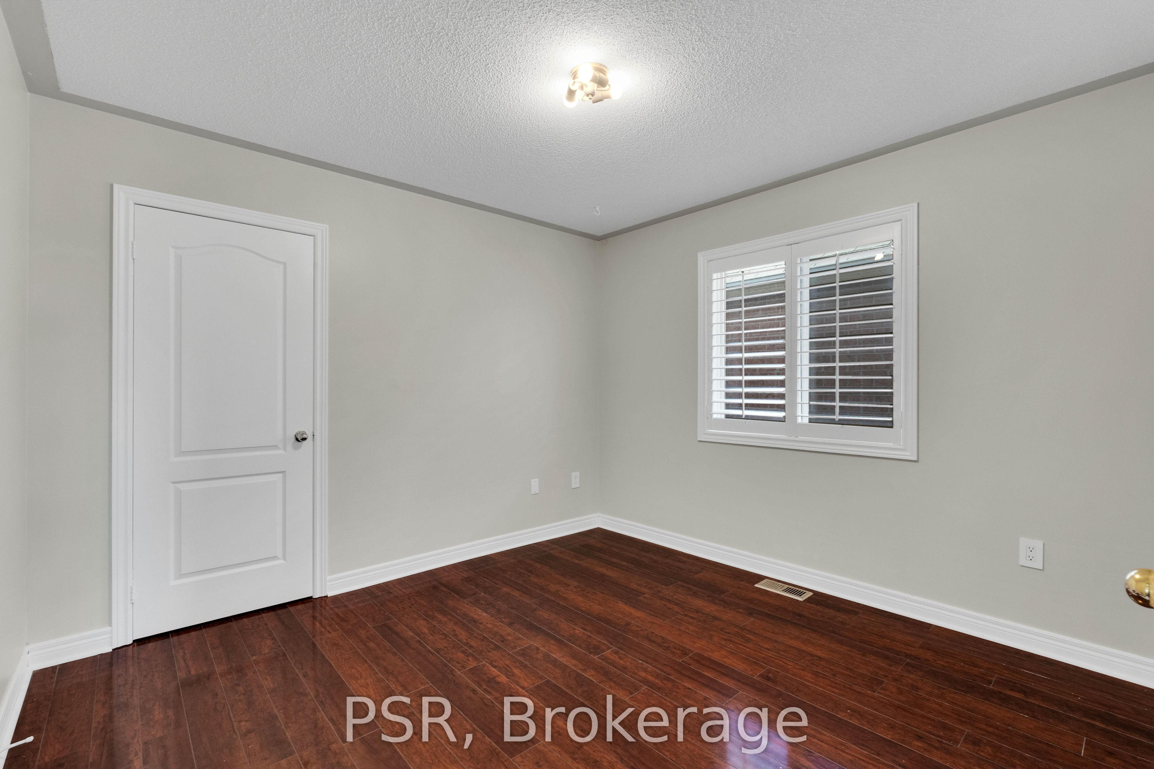 10 Baccarat Crescent Property Photo 28