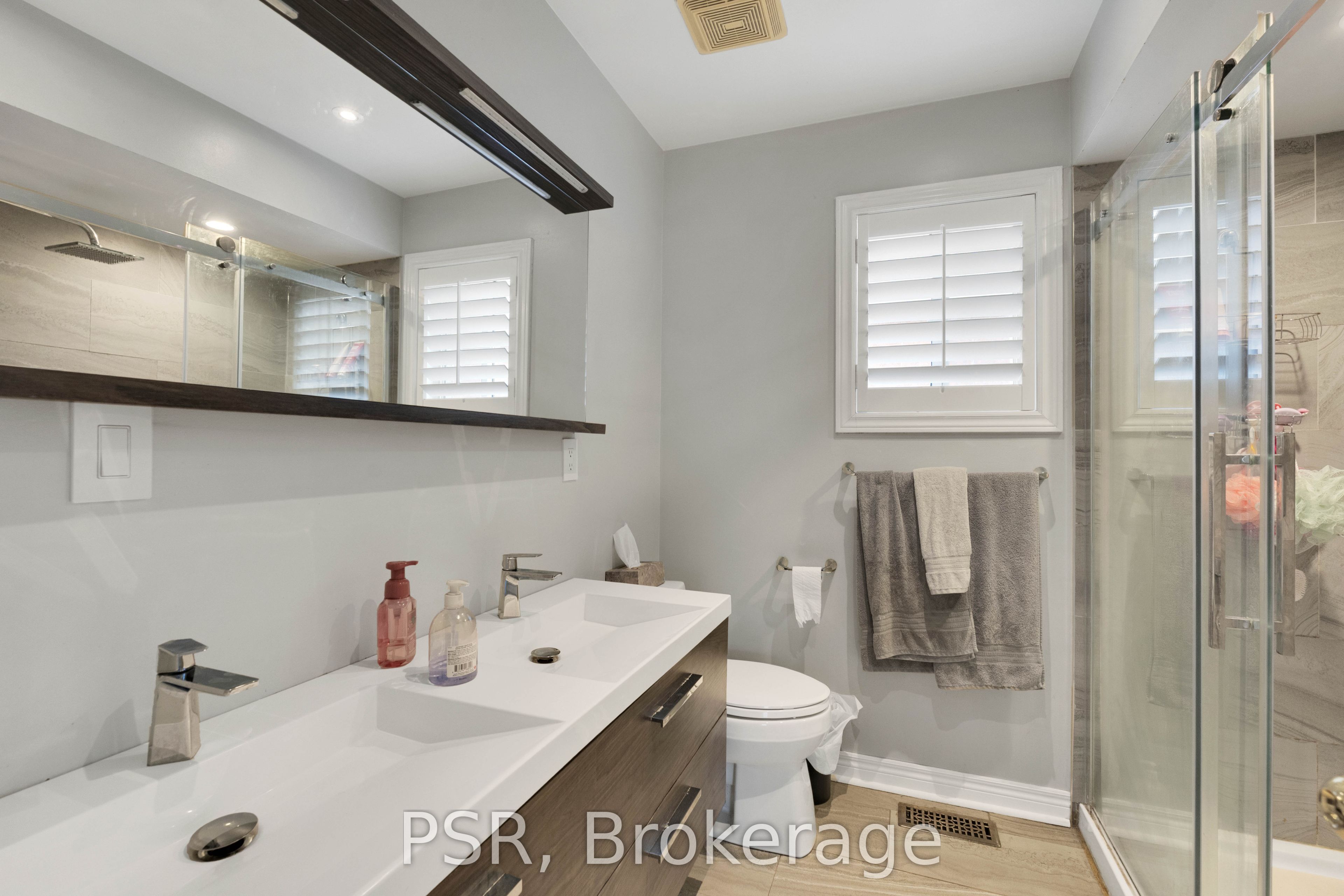 10 Baccarat Crescent Property Photo 32