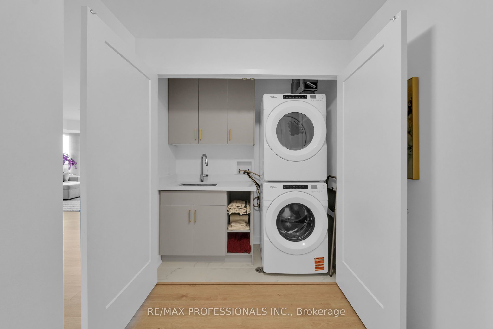 1035 Southdown Road 1402 Property Photo 6