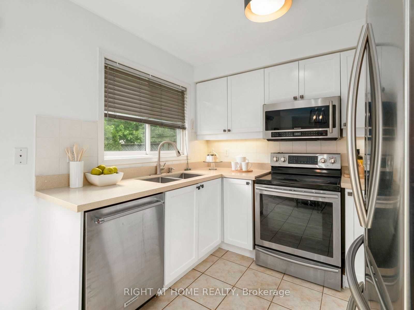 5555 Bridgeport Gate Property Photo 8