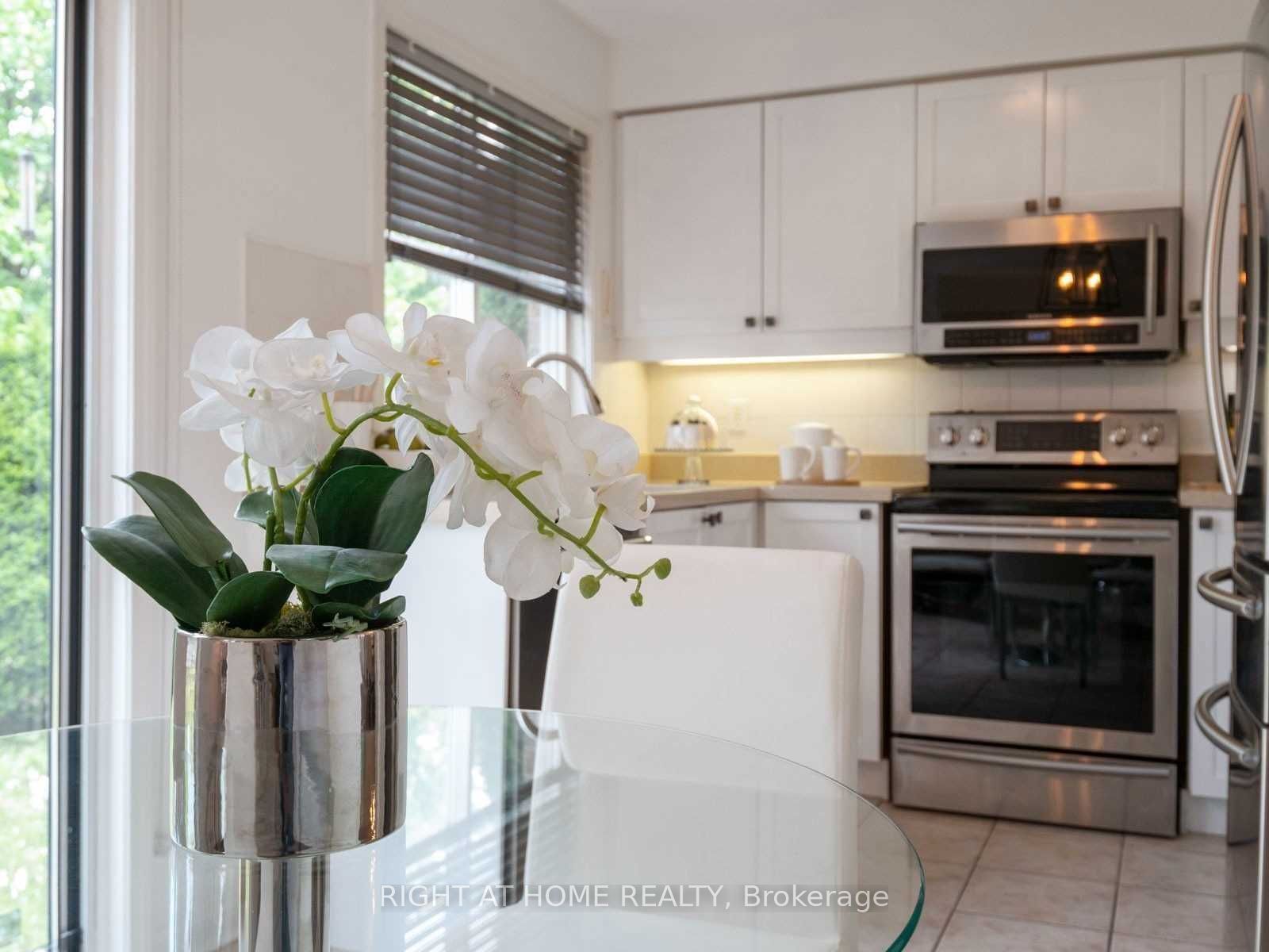 5555 Bridgeport Gate Property Photo 10