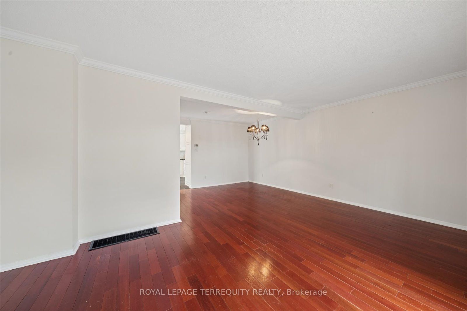 1825 Hyde Mill Crescent Property Photo 8