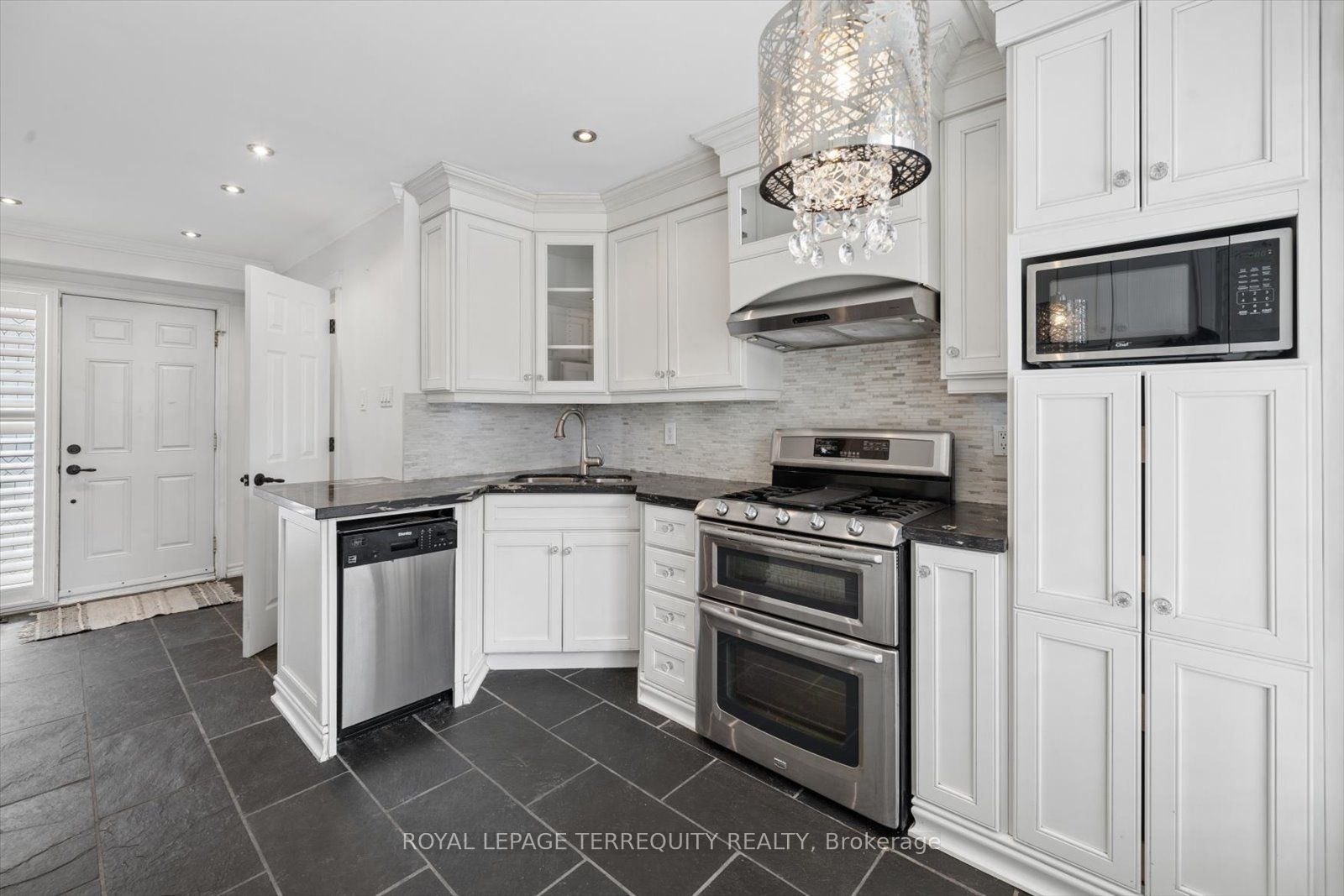 1825 Hyde Mill Crescent Property Photo 10