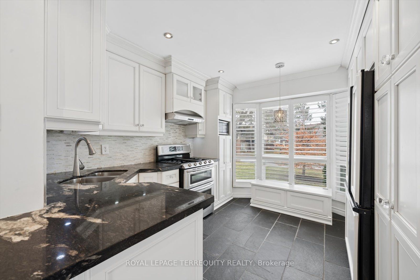 1825 Hyde Mill Crescent Property Photo 11