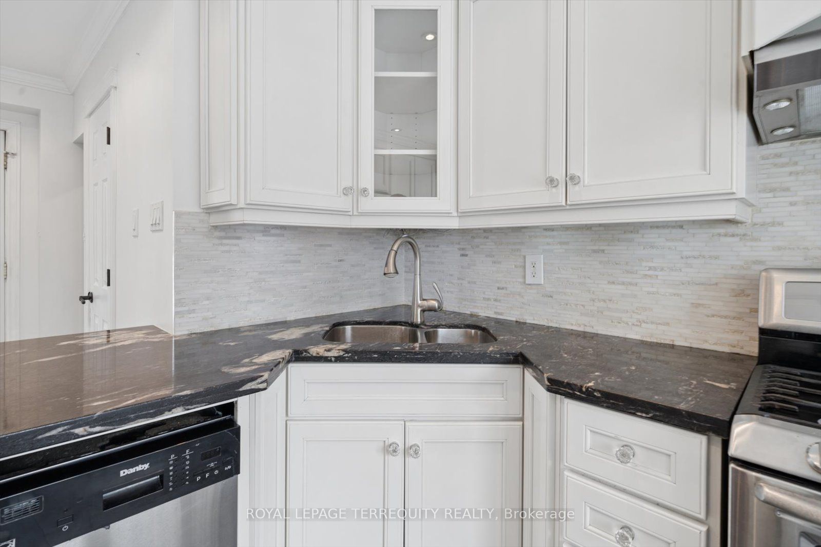 1825 Hyde Mill Crescent Property Photo 15
