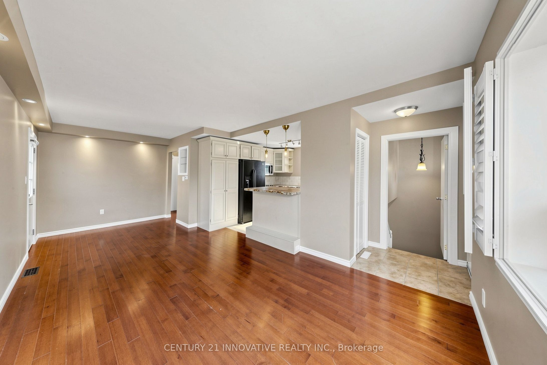 59 Manitoba Street Property Photo 6