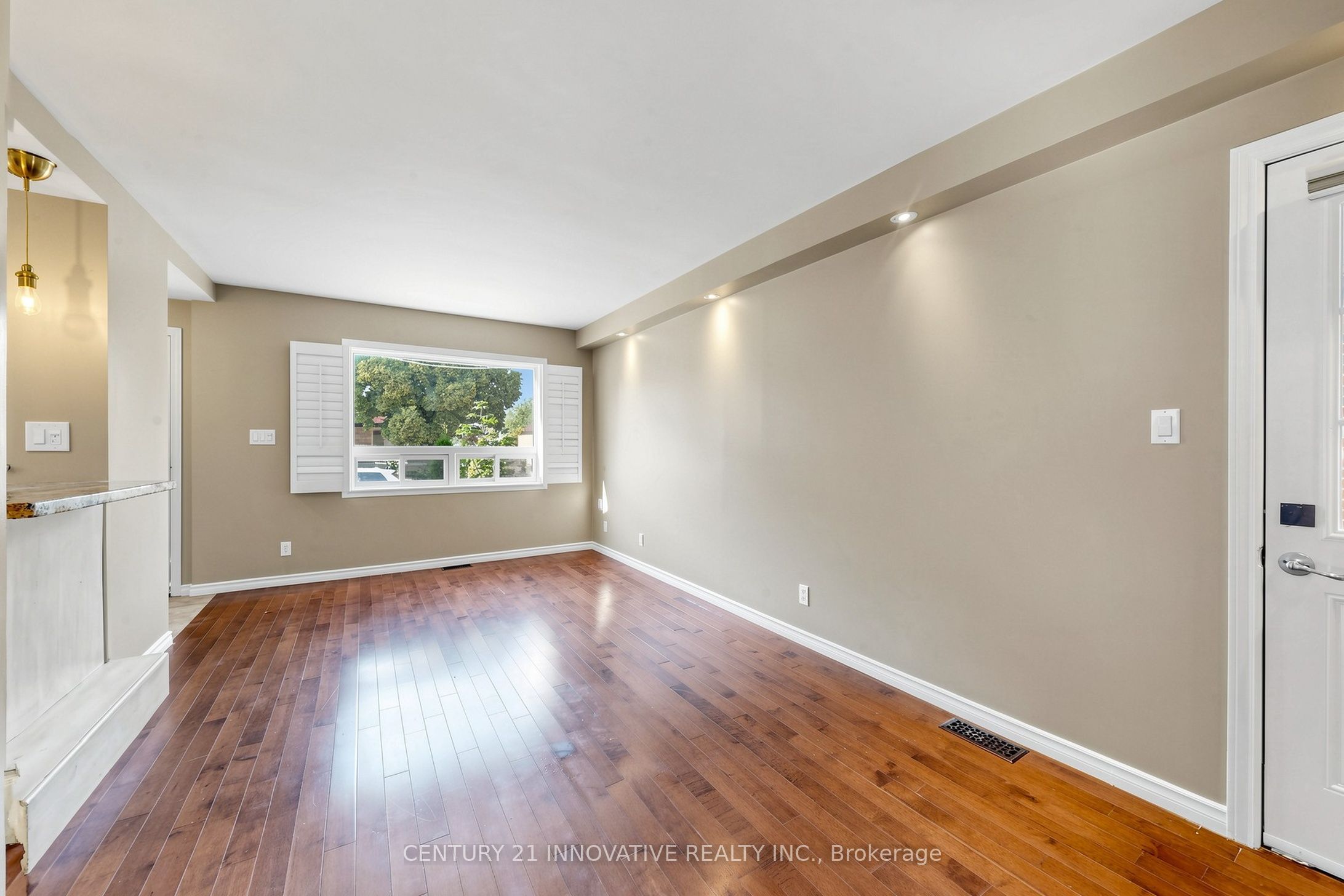 59 Manitoba Street Property Photo 8