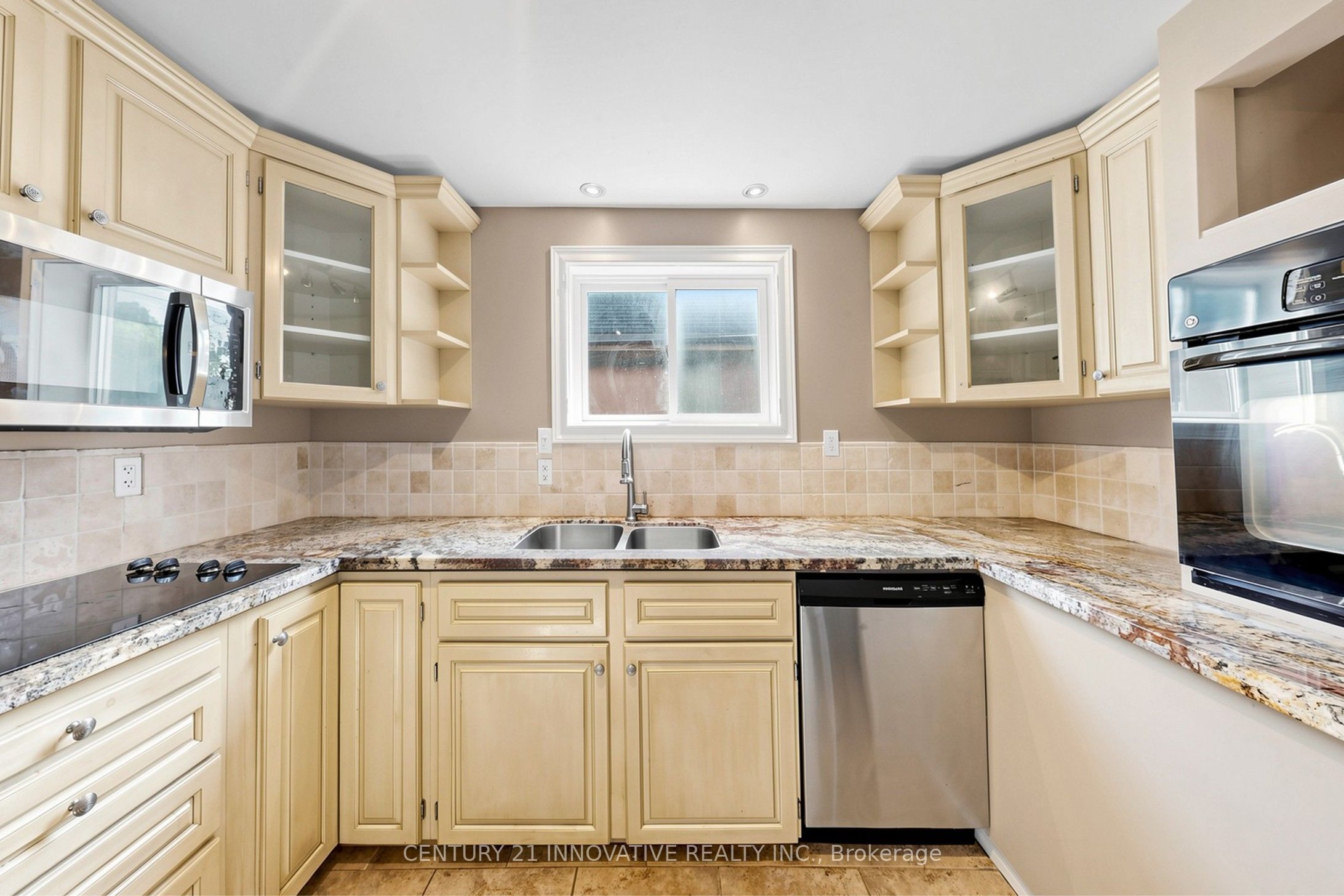 59 Manitoba Street Property Photo 10