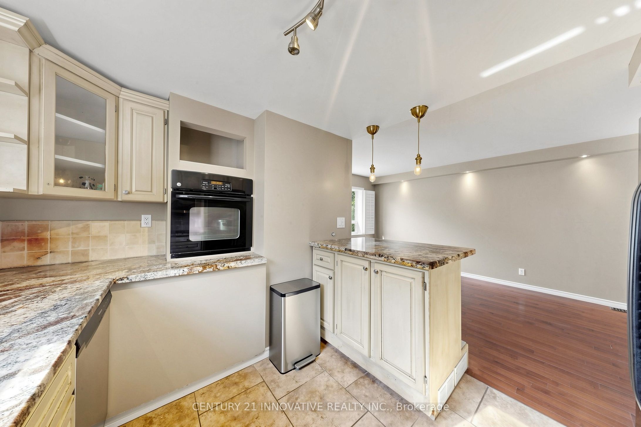 59 Manitoba Street Property Photo 12