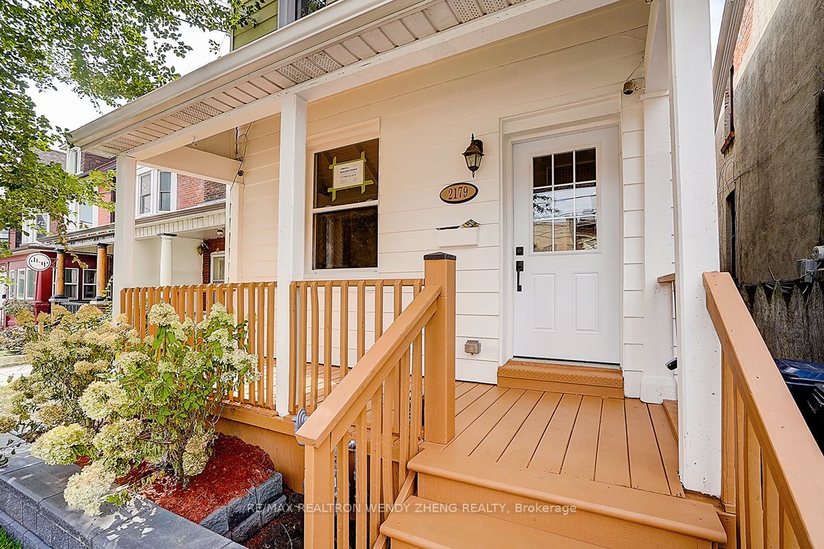 2179 Dundas Street W Property Photo 2
