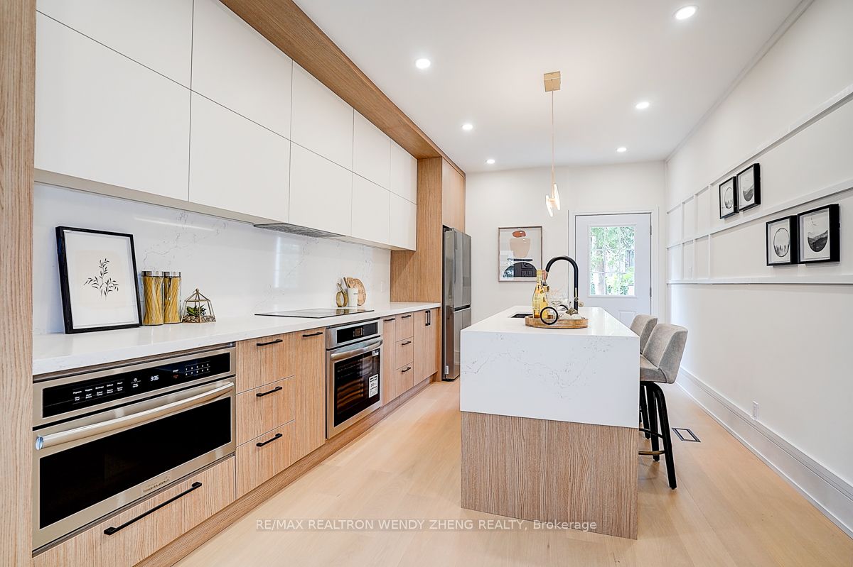 2179 Dundas Street W Property Photo 16