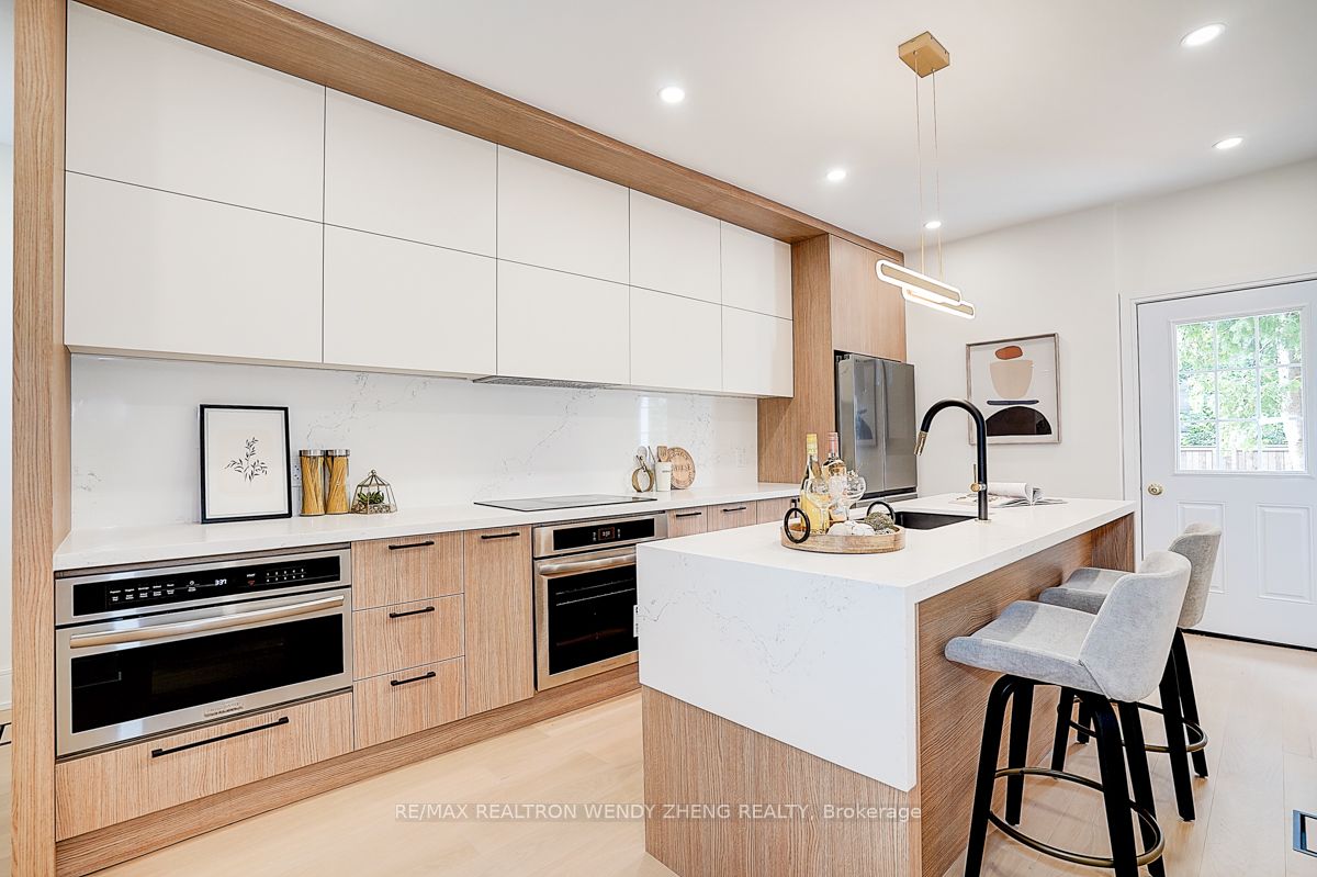 2179 Dundas Street W Property Photo 17