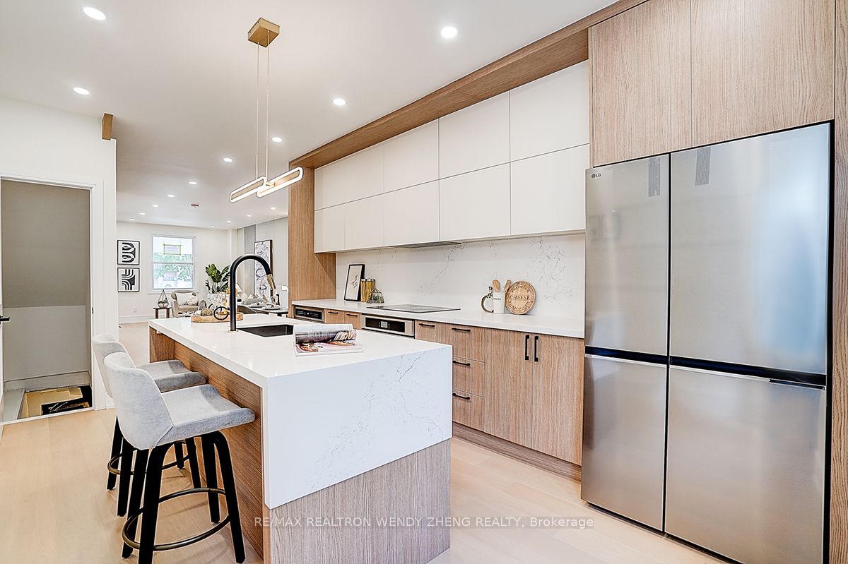2179 Dundas Street W Property Photo 19