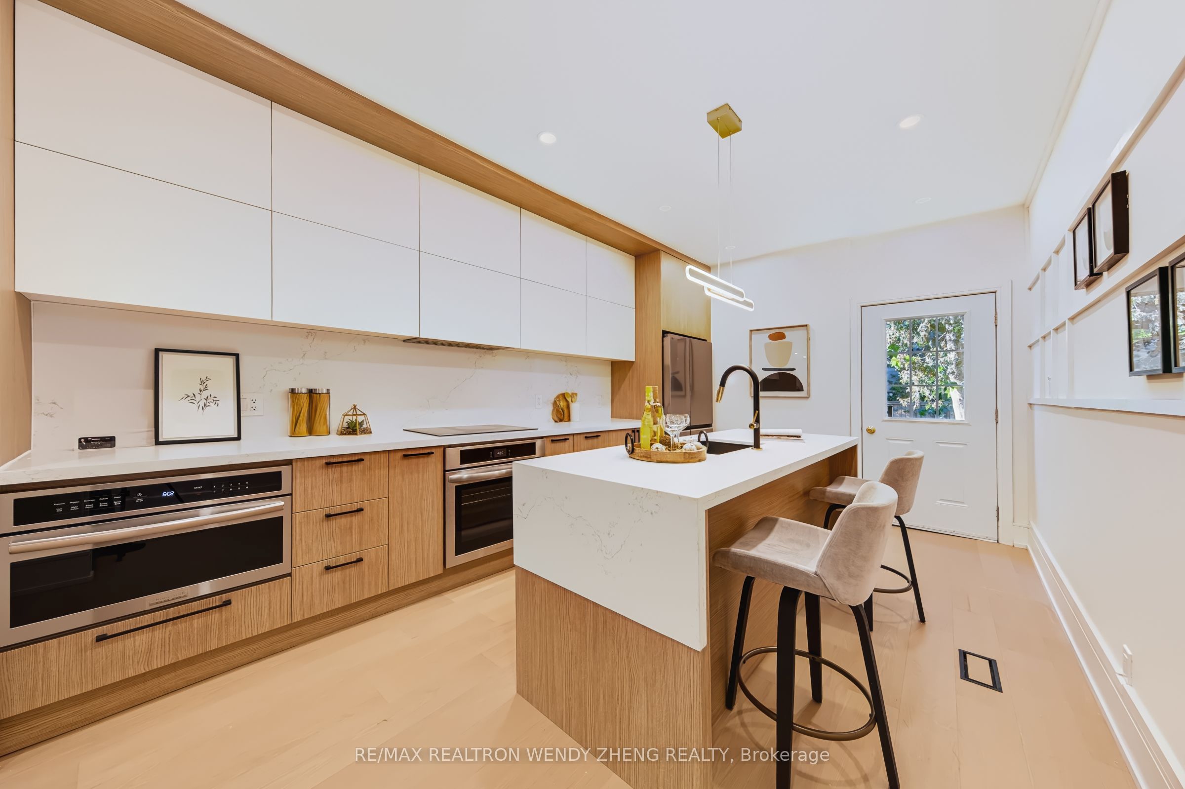 2179 Dundas Street W Property Photo 22