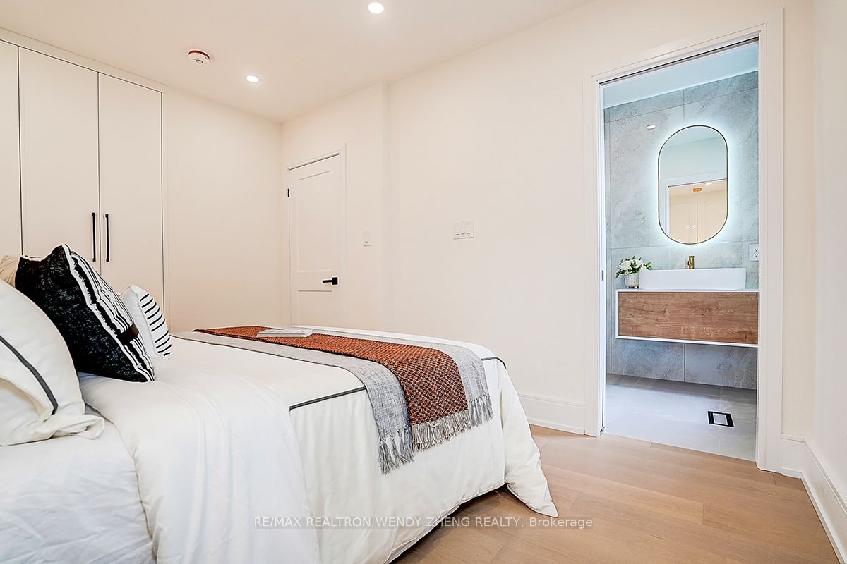2179 Dundas Street W Property Photo 30