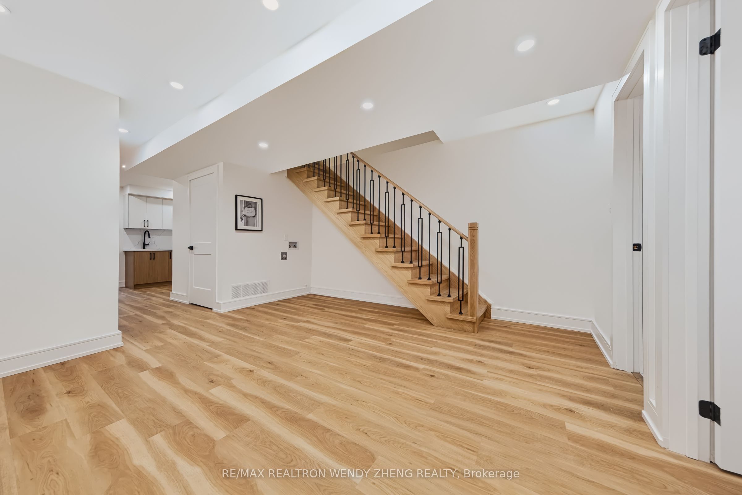 2179 Dundas Street W Property Photo 43