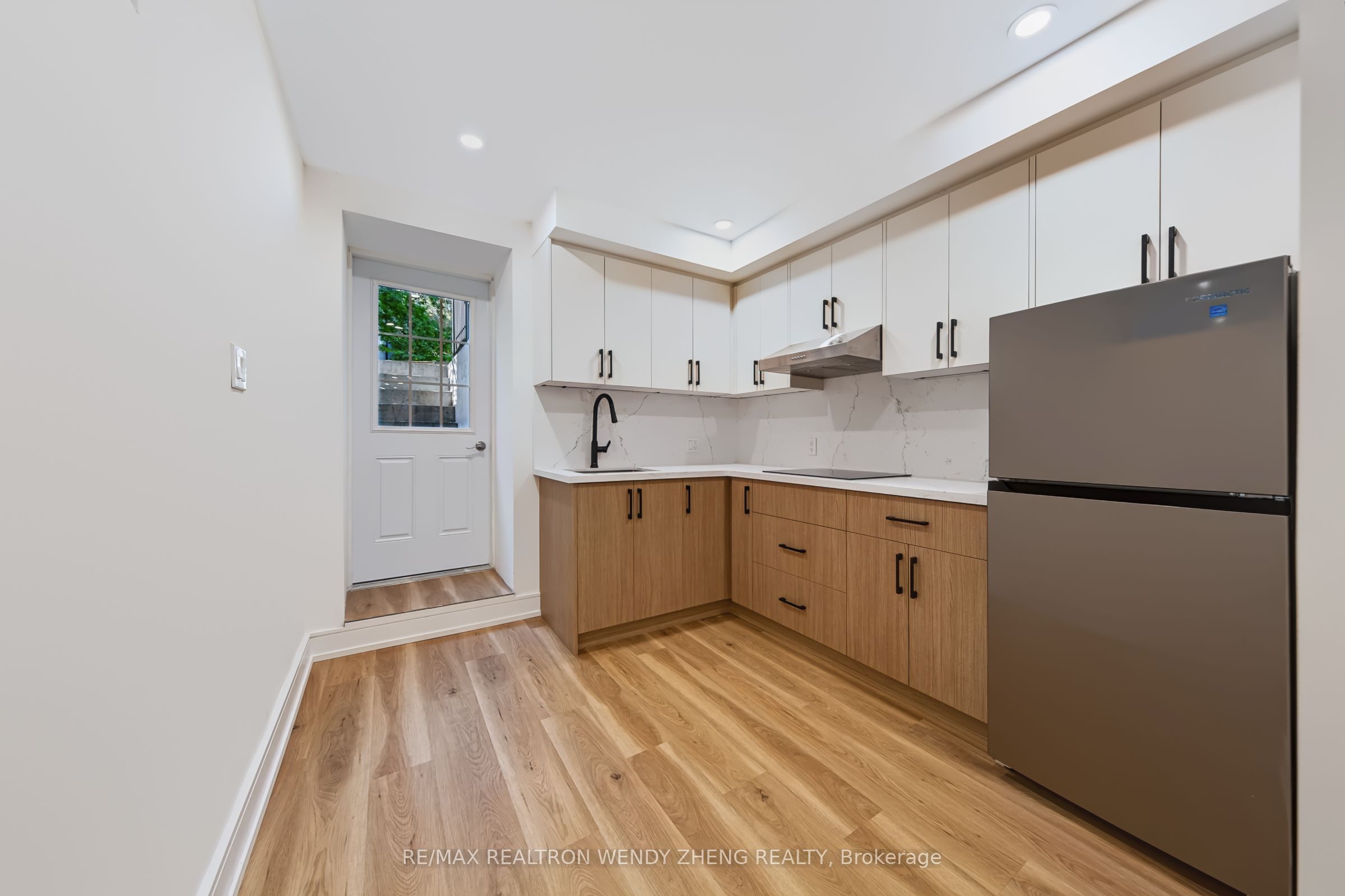 2179 Dundas Street W Property Photo 44