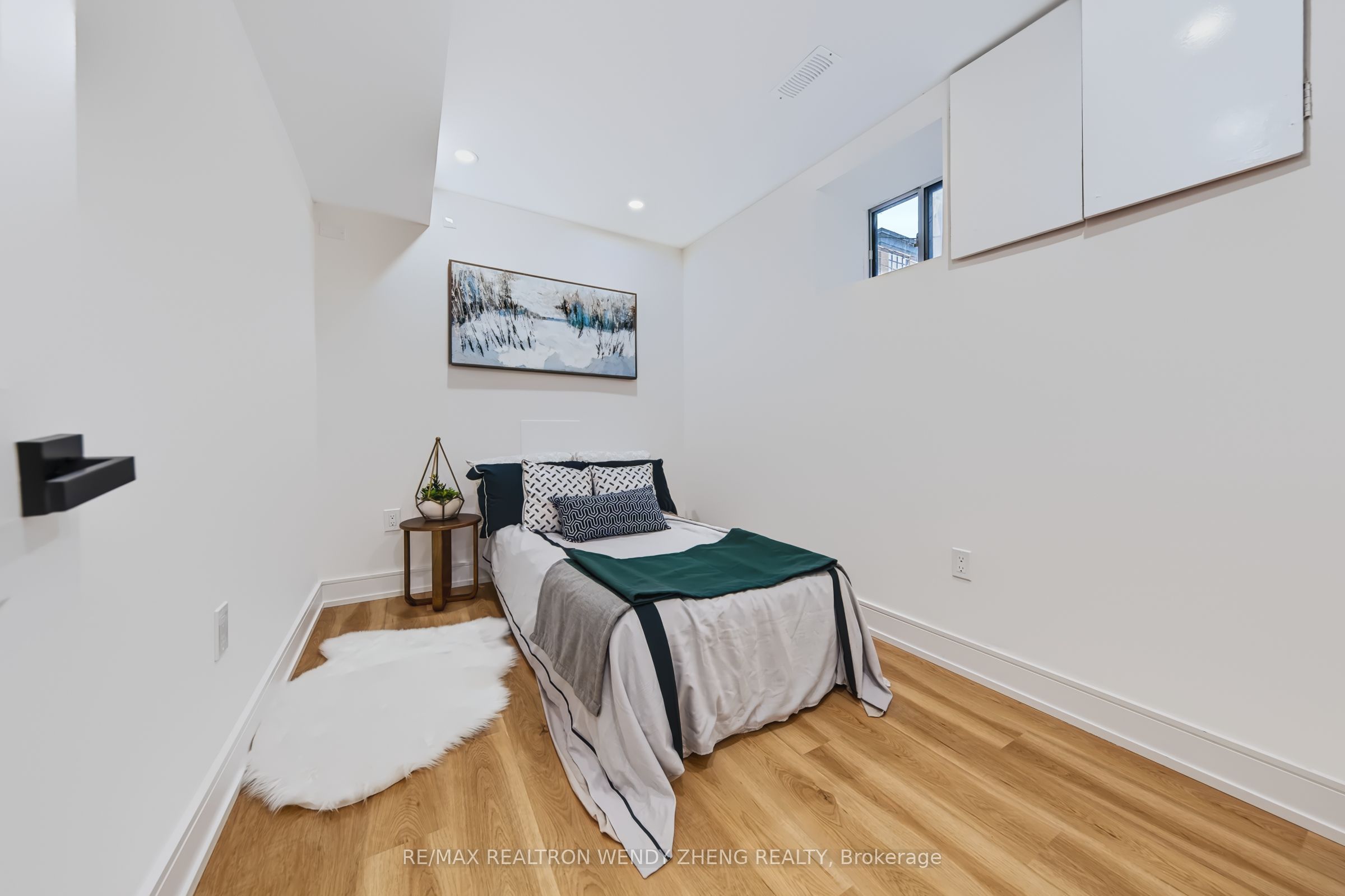 2179 Dundas Street W Property Photo 46