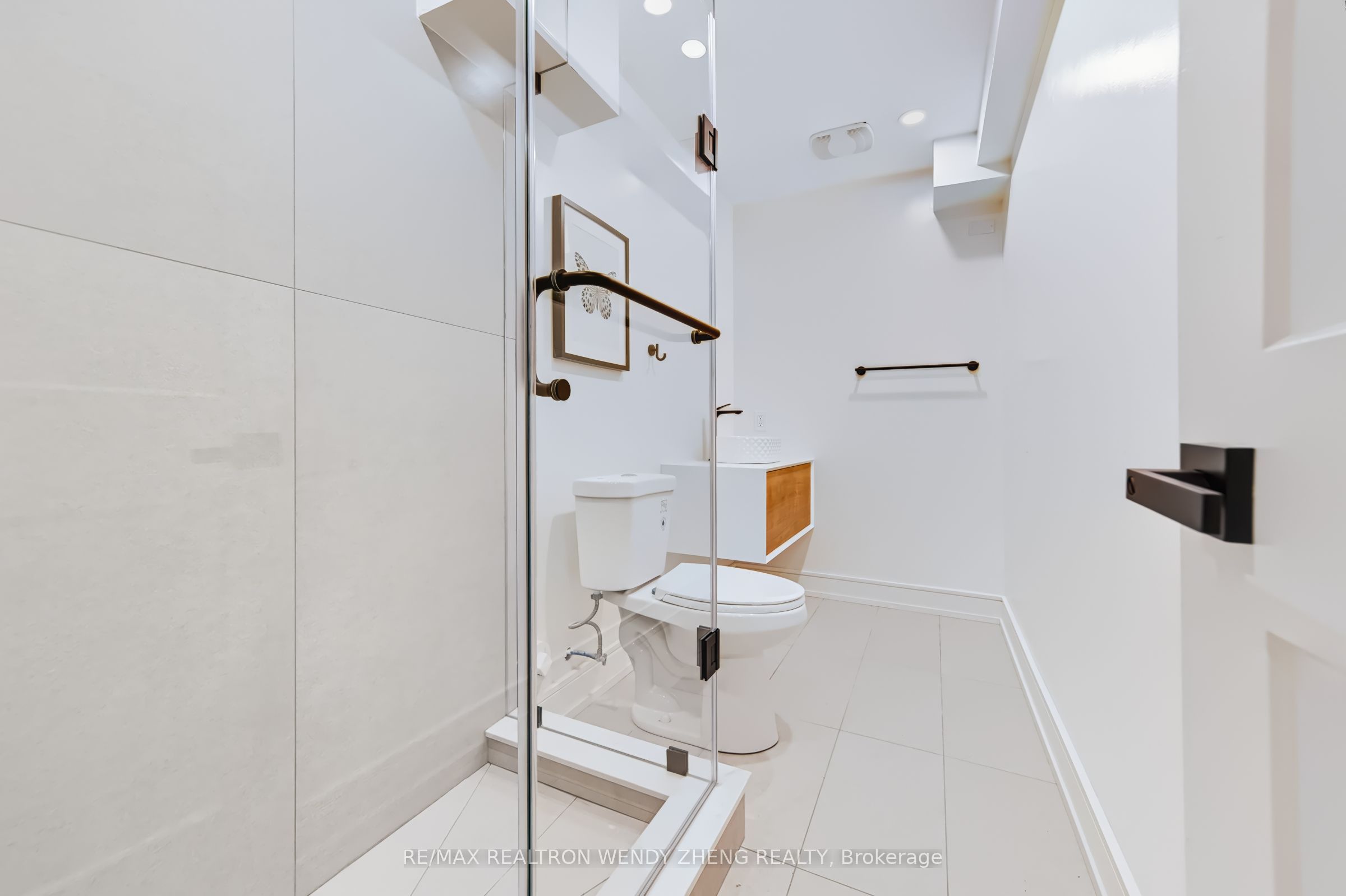 2179 Dundas Street W Property Photo 47