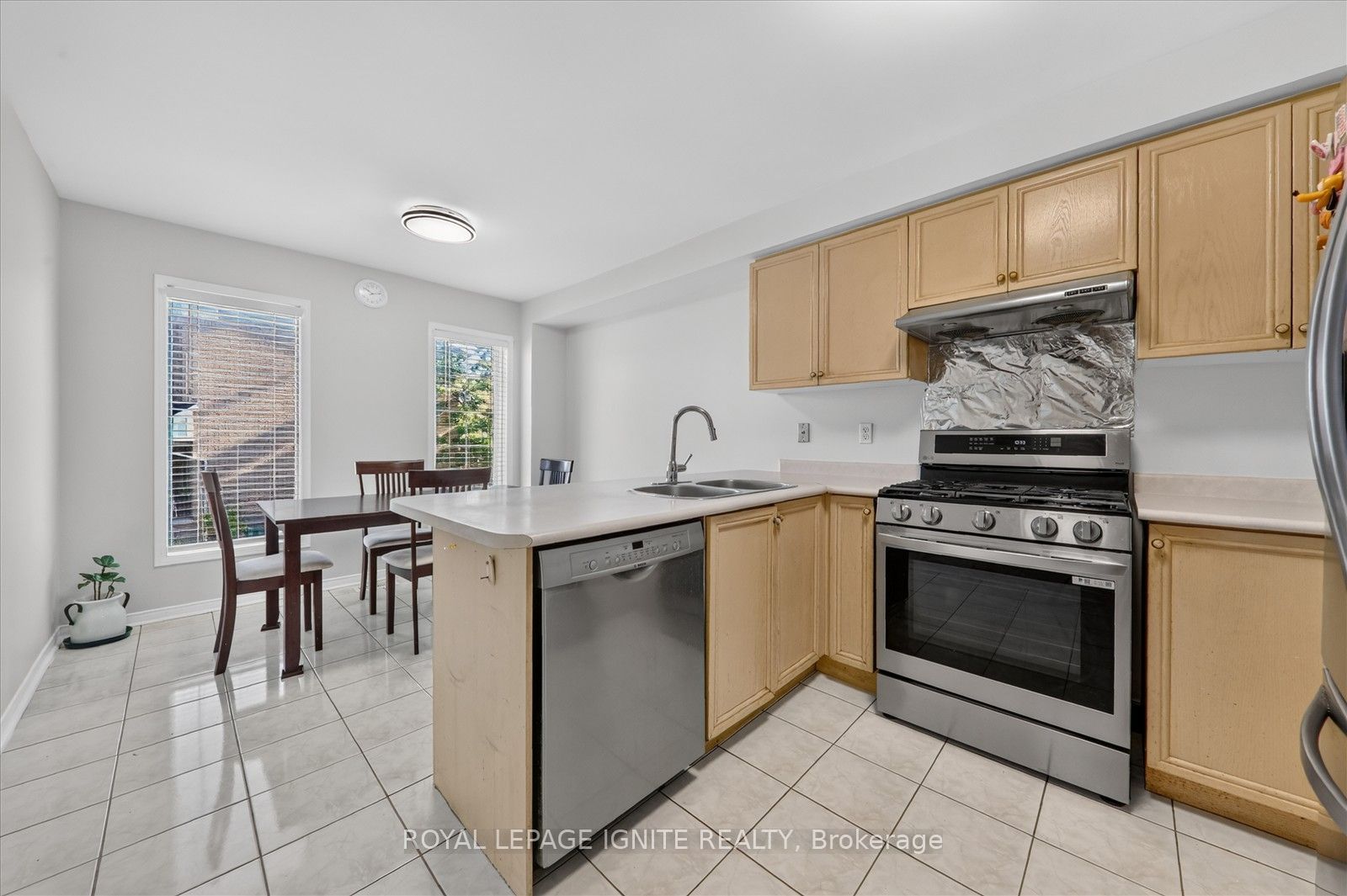 2 Sir Lou Drive 51 Property Photo 10