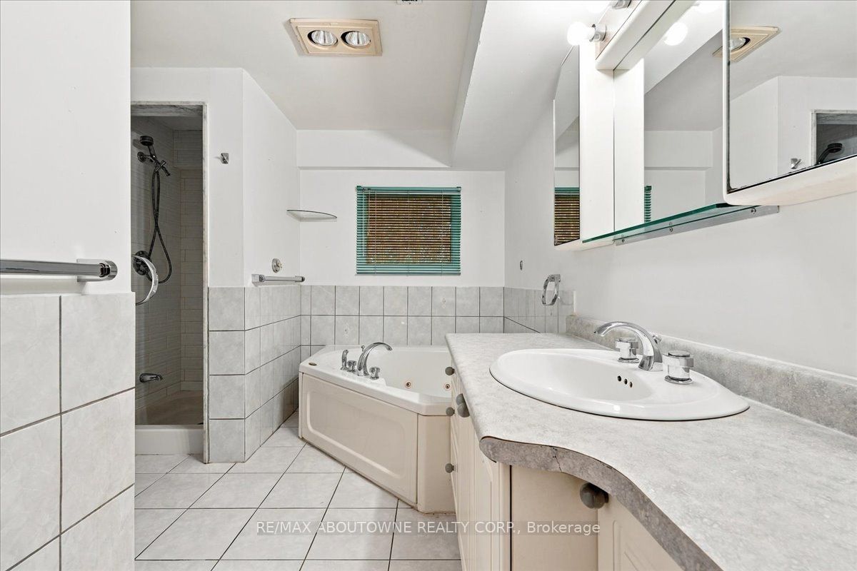 1374 Heritage Way Lower Property Photo 12