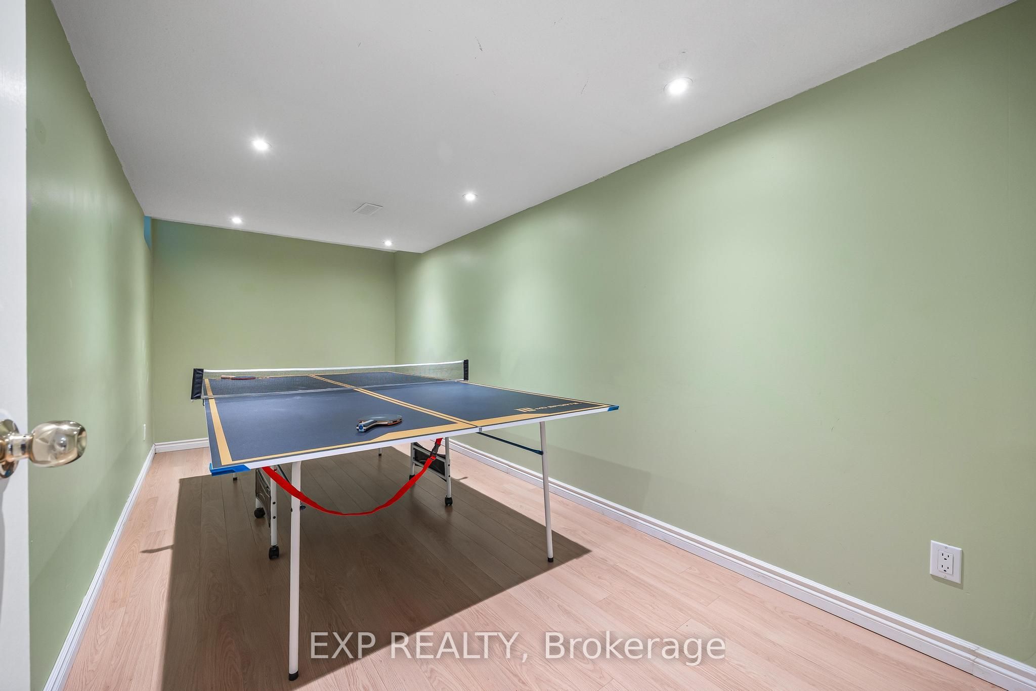 4882 Vienna Court Property Photo 25