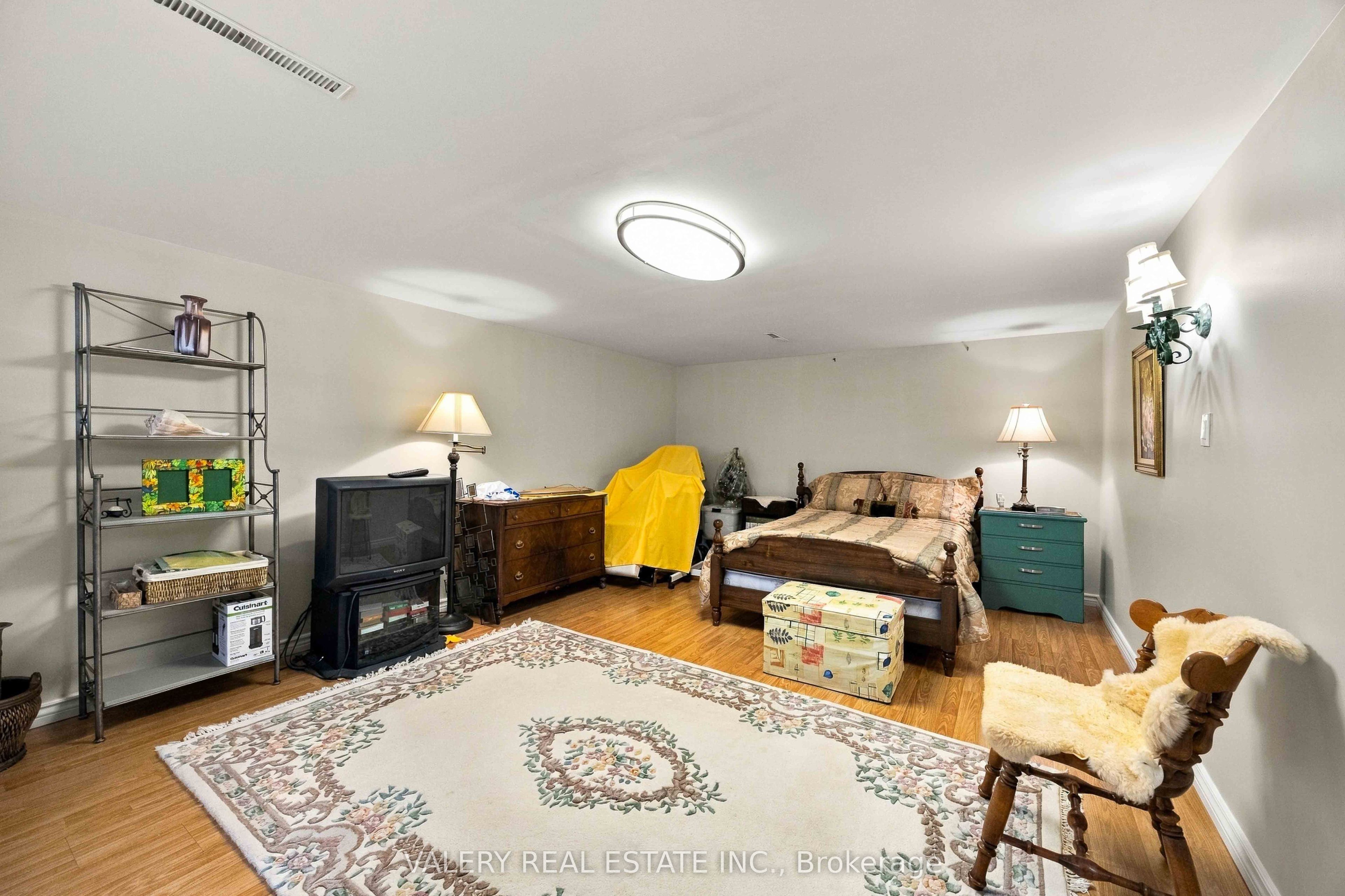 305 Renforth Drive Property Photo 22