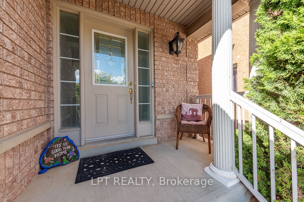 16 Oak Gardens Court Property Photo 5