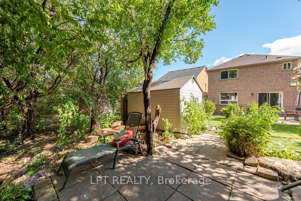 16 Oak Gardens Court Property Photo 7