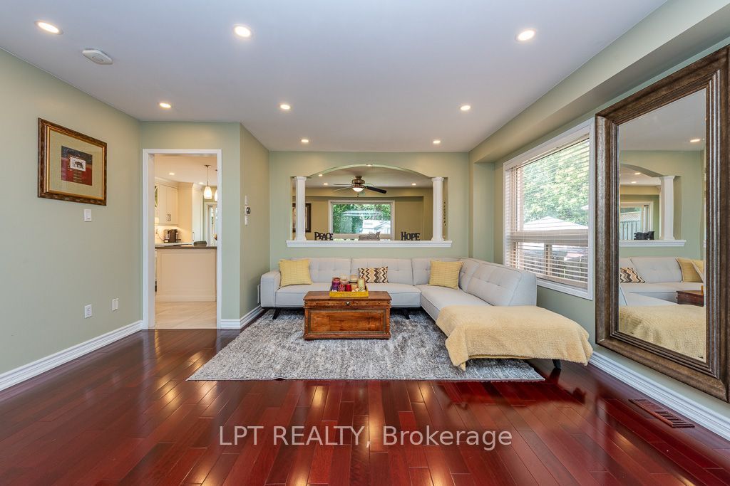 16 Oak Gardens Court Property Photo 12