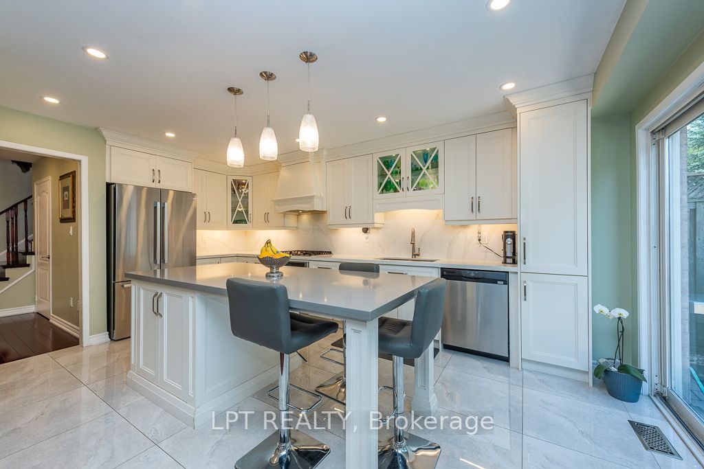 16 Oak Gardens Court Property Photo 16