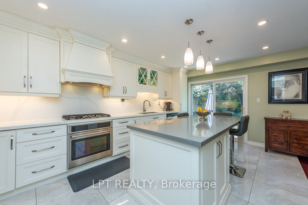 16 Oak Gardens Court Property Photo 17