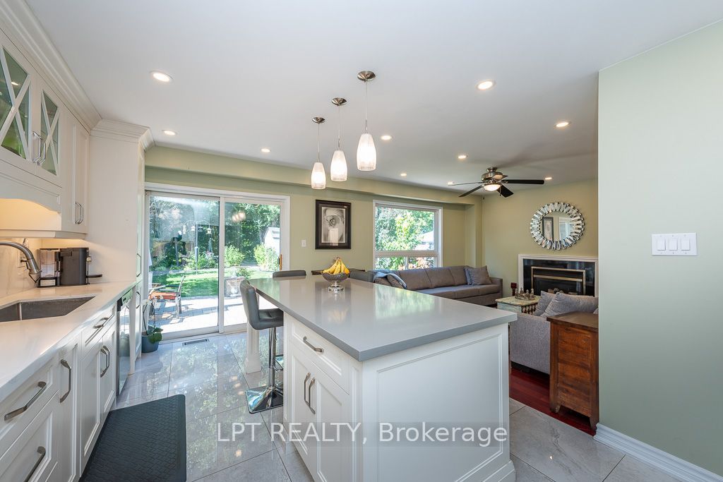 16 Oak Gardens Court Property Photo 18