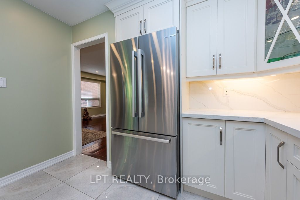 16 Oak Gardens Court Property Photo 19