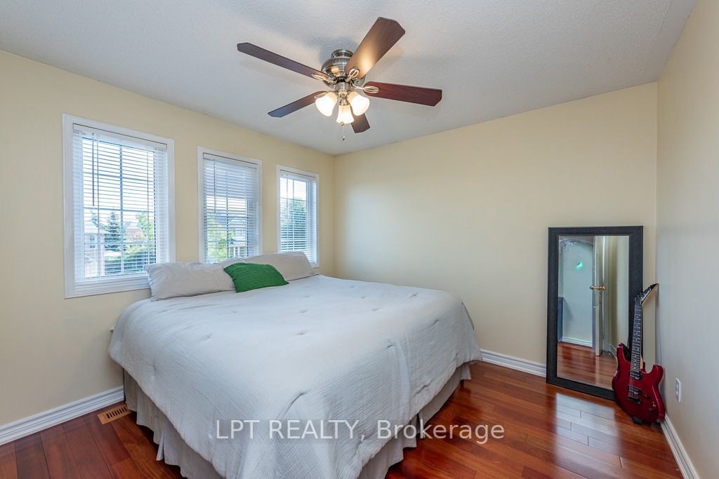 16 Oak Gardens Court Property Photo 21