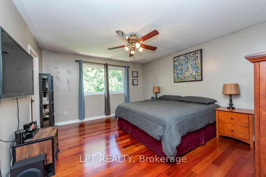 16 Oak Gardens Court Property Photo 32