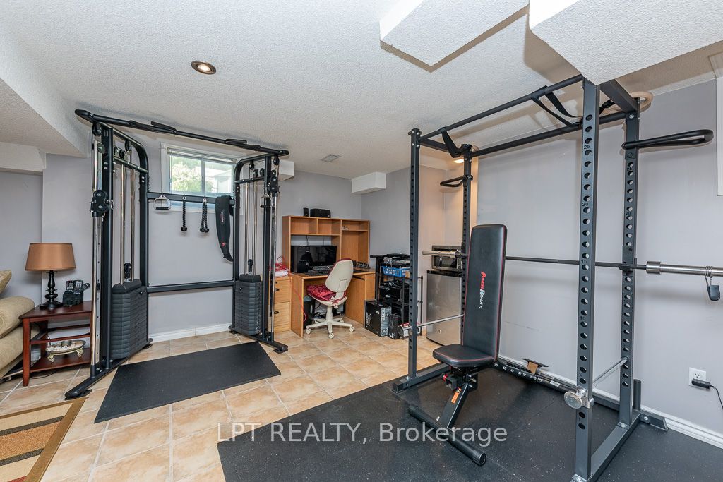 16 Oak Gardens Court Property Photo 37
