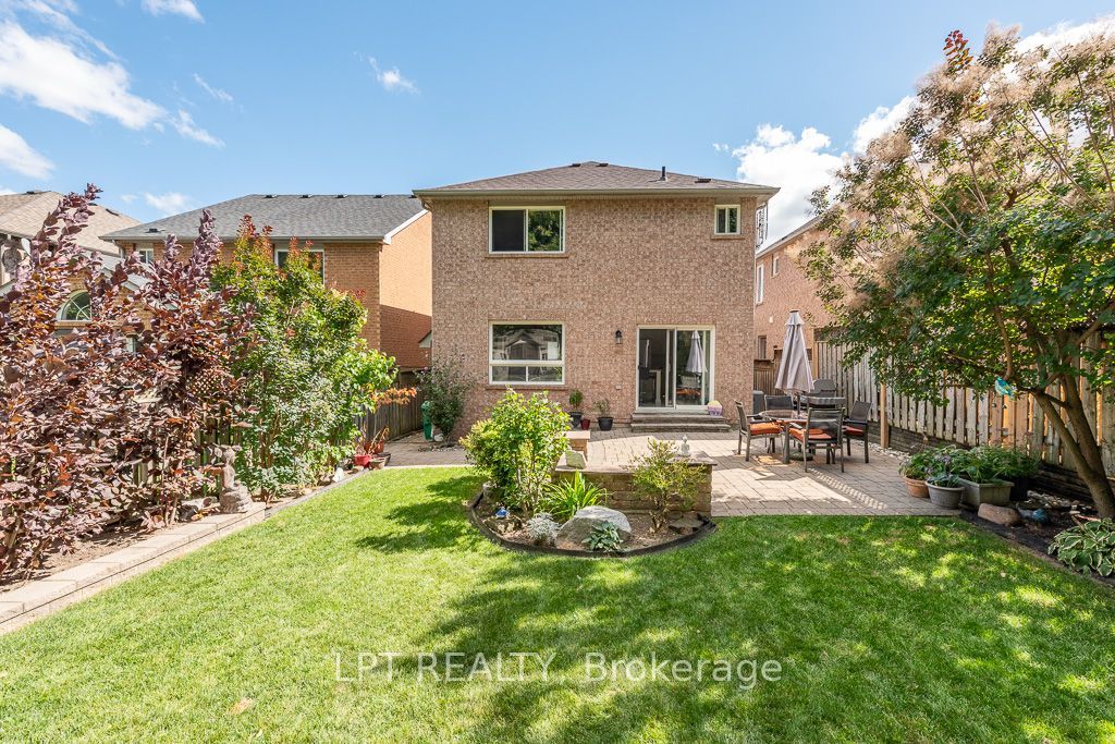 16 Oak Gardens Court Property Photo 43