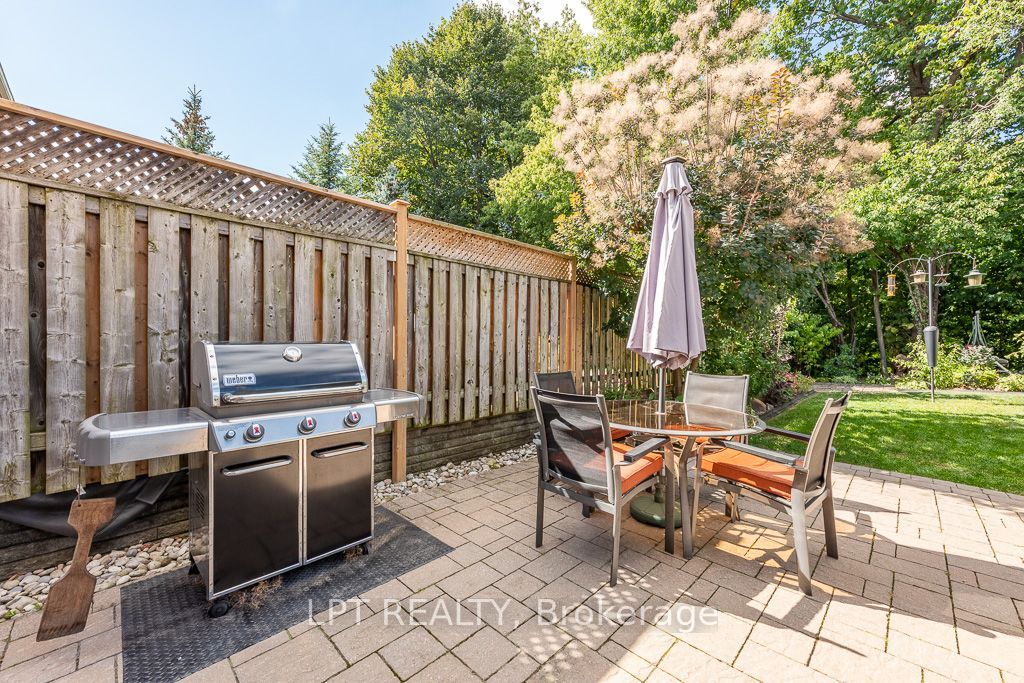 16 Oak Gardens Court Property Photo 45